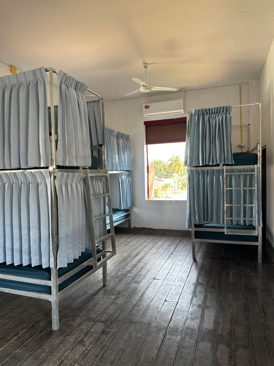 Via Thakhek Hostel & Cafe Ngoại thất bức ảnh