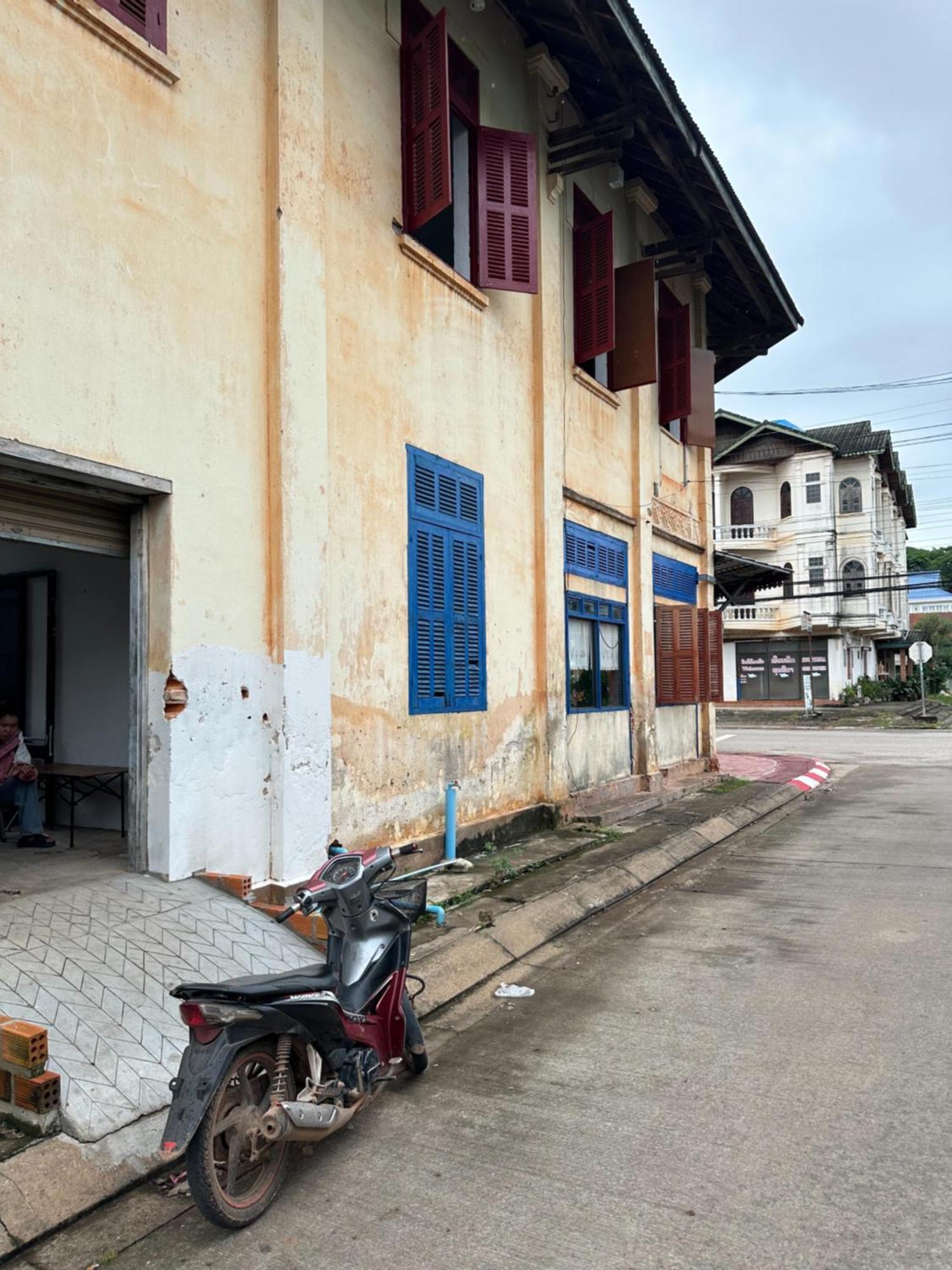 Via Thakhek Hostel & Cafe Ngoại thất bức ảnh