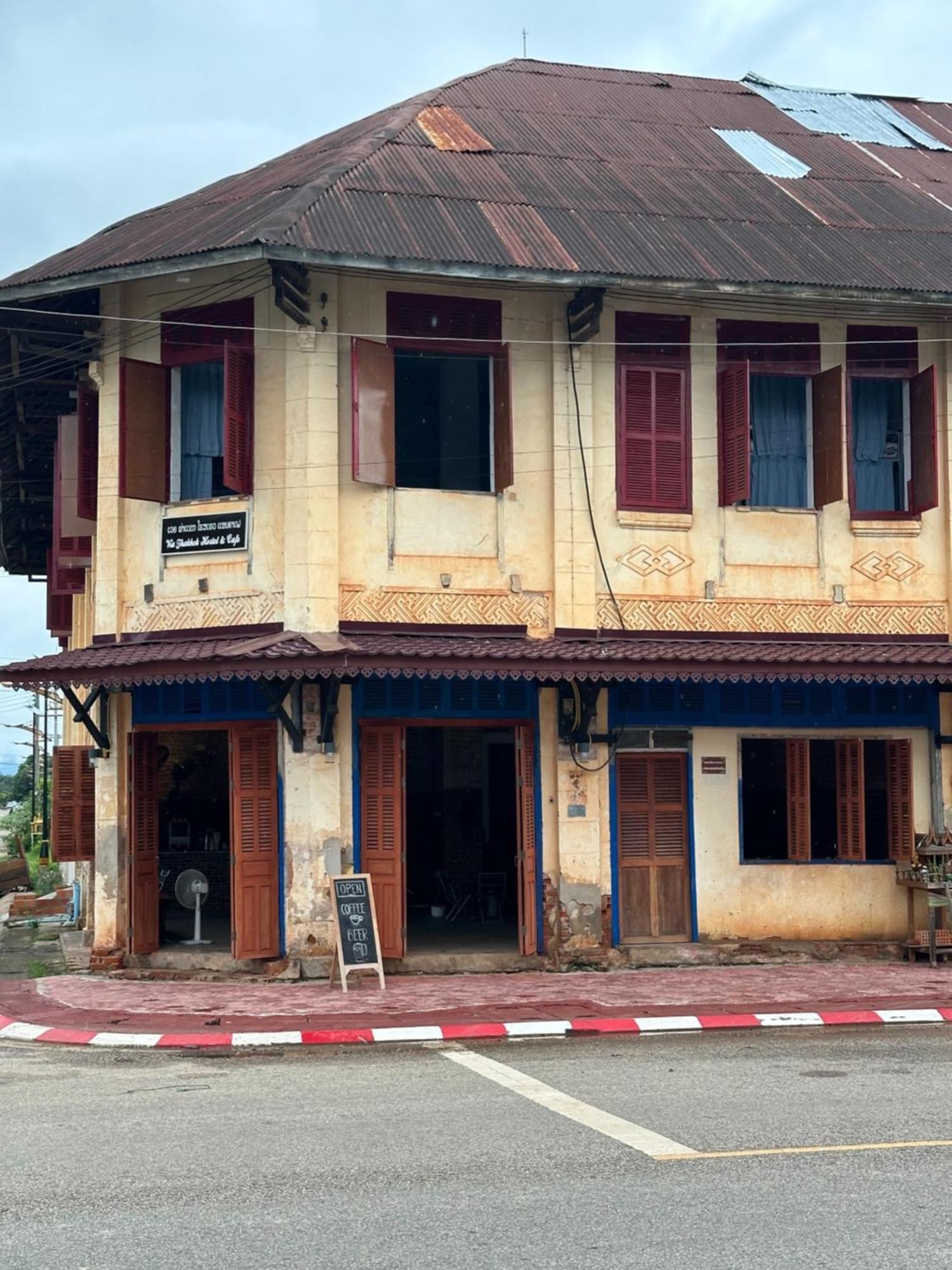 Via Thakhek Hostel & Cafe Ngoại thất bức ảnh
